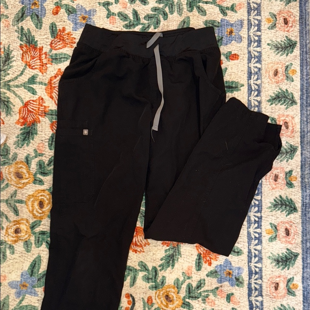 Figs Women’s Kade Black Scrub Pants
